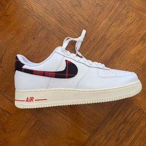 Size 11.5- Air Force 1 ‘07 LV8 White/University Red